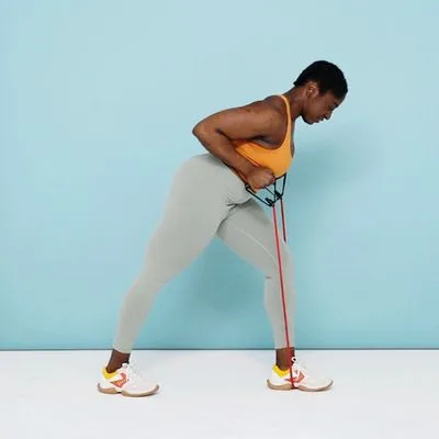 staggered stance resistance band row