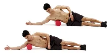 foam-roller-lat-stretch