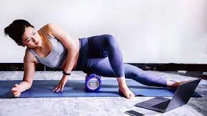 IT-Band-Foam-Rolling