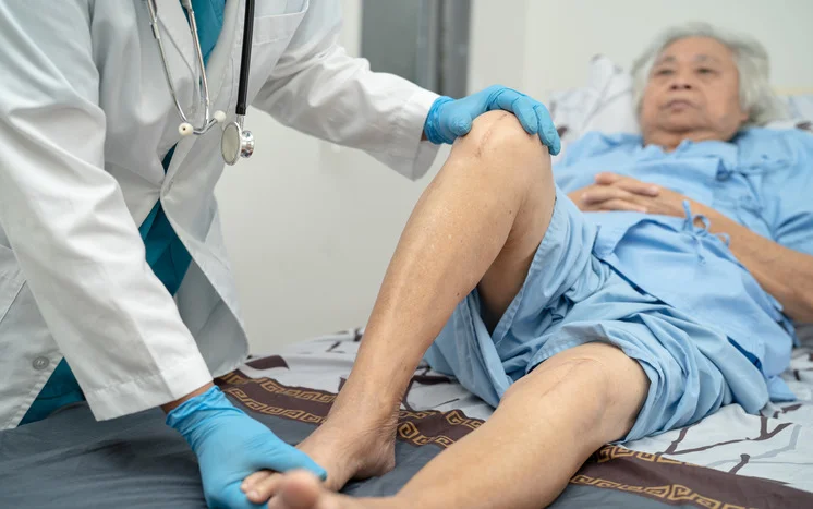 How long does knee pain last after replacement