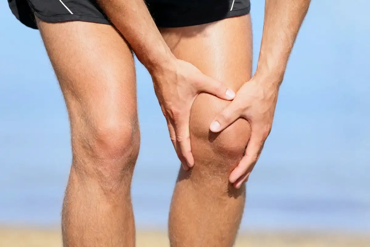 How long does knee pain typically last?