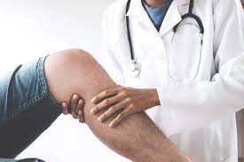 What is The Best Doctor To See For Knee Pain